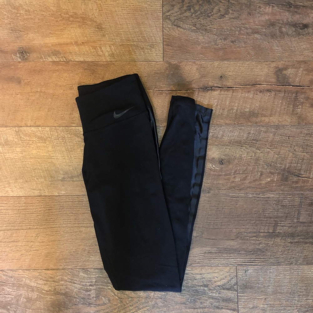 •Nike leggings